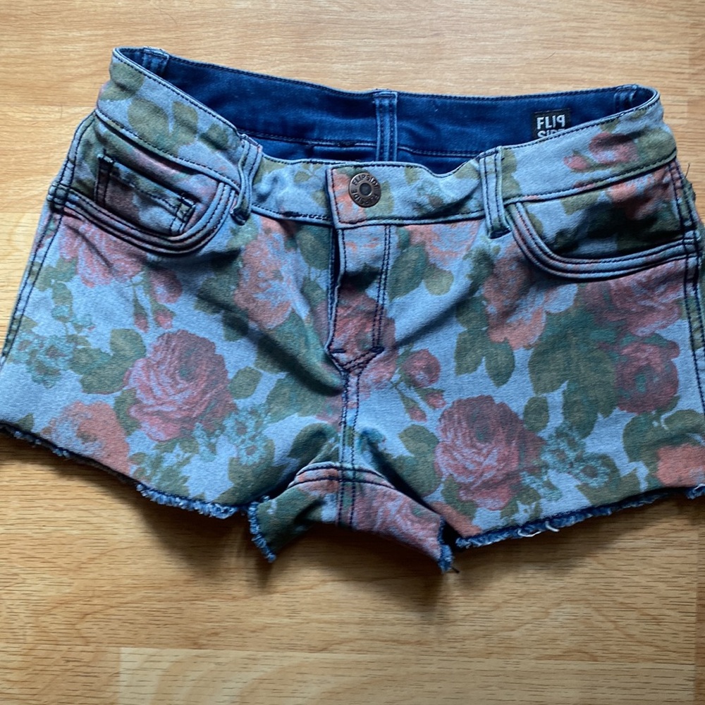 NWOT FLIPSIDE reversible cut off Jean shorts size 5, floral flipside